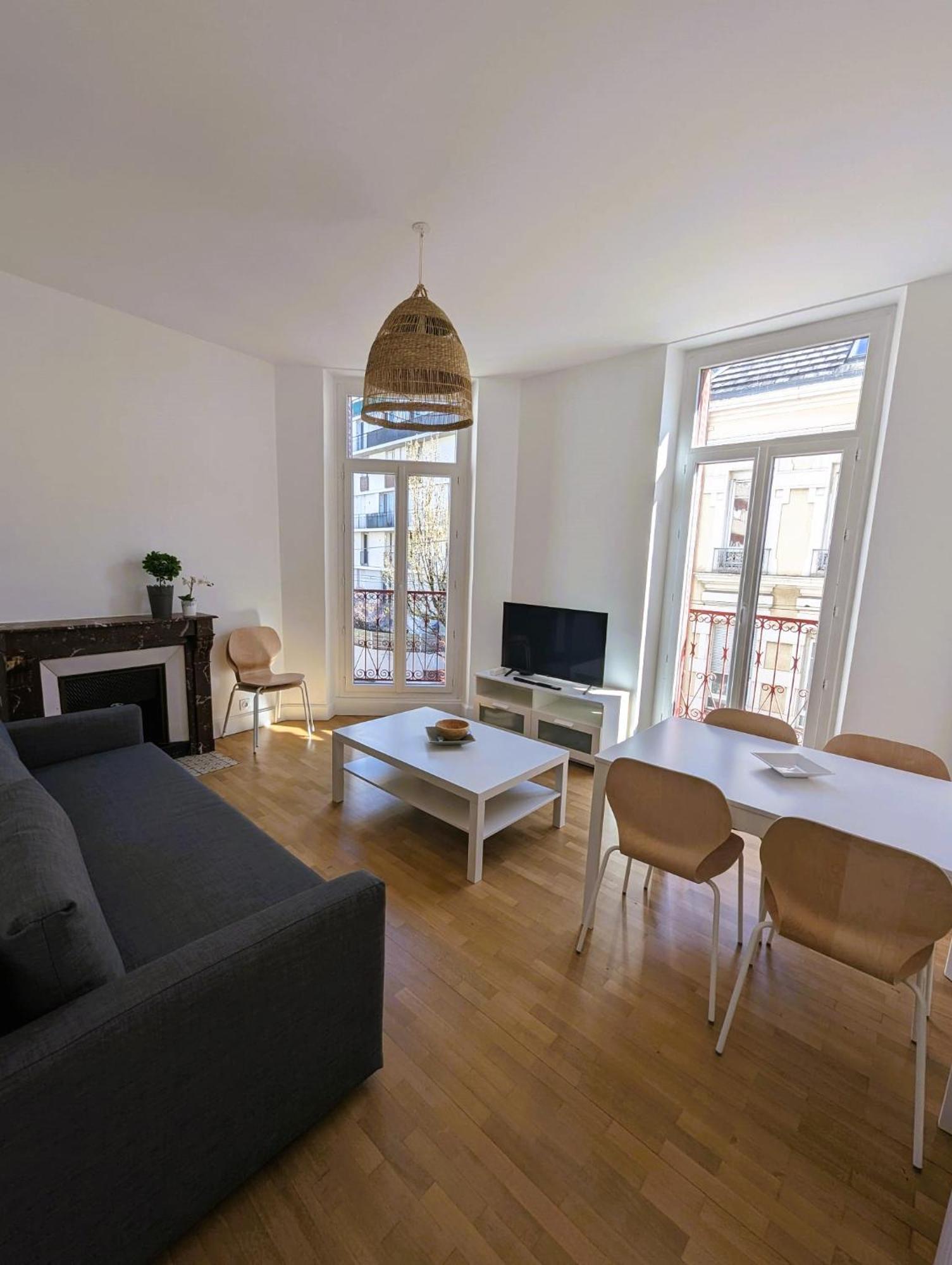 102 - Appart Renove Avec Grand Salon Et 1 Chambre - Tram Et Clinique Mutualiste A 1 Min Grenoble Dış mekan fotoğraf