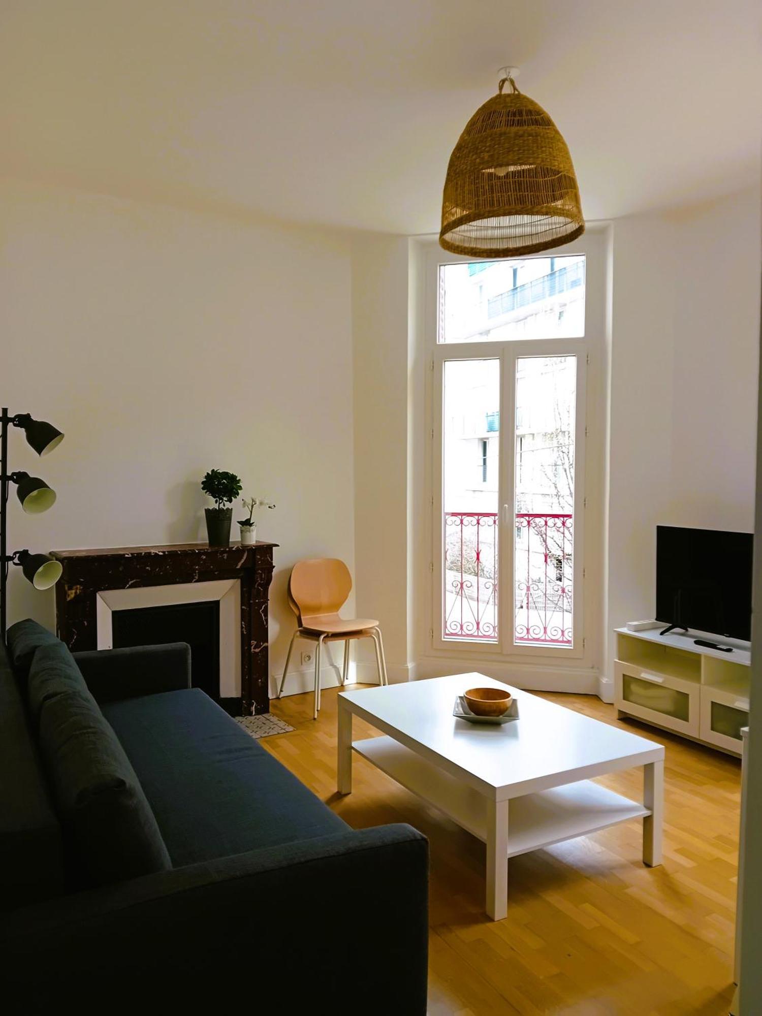 102 - Appart Renove Avec Grand Salon Et 1 Chambre - Tram Et Clinique Mutualiste A 1 Min Grenoble Dış mekan fotoğraf